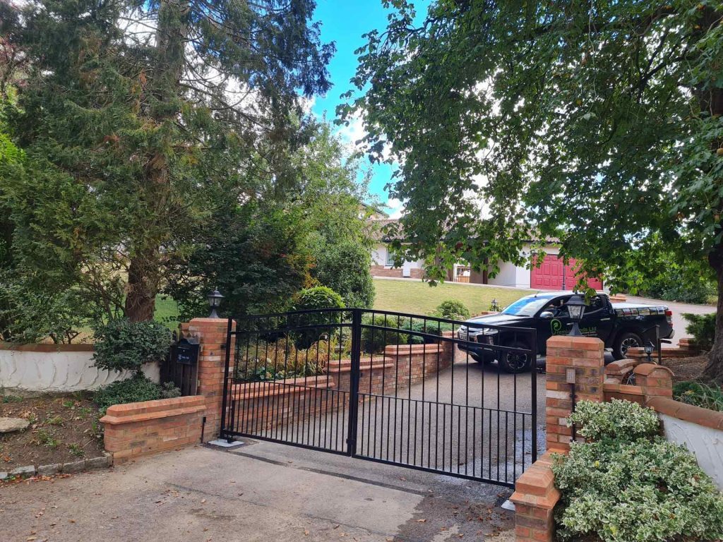 Electric Metal Gates